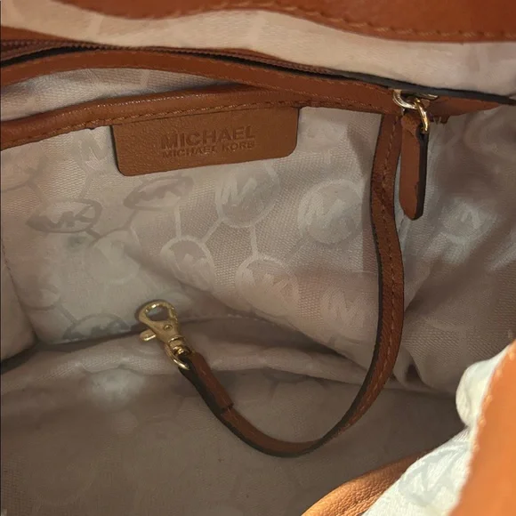 Michael Kors Tan Leather Shoulder Bag with Gold Heart Lock - Picture 4 of 4